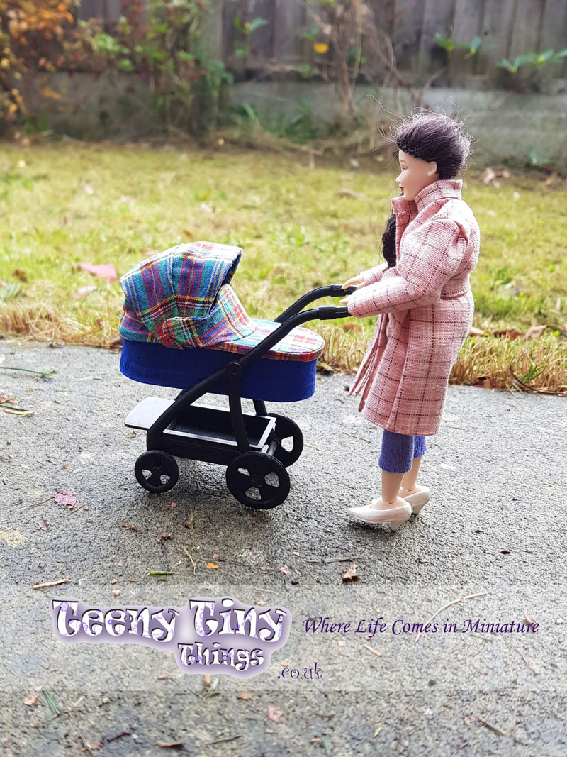 Modern Miniature Pram With Removable Wrap-Around Apron And Modern Frame.